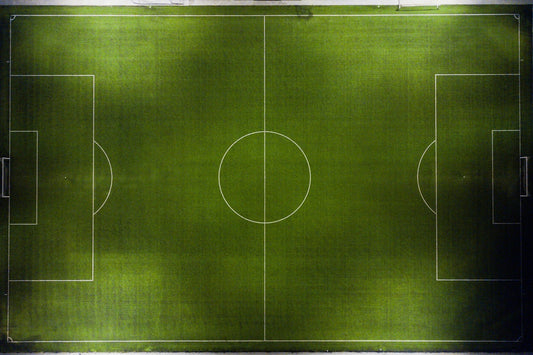 Grønn gressbane for fotball